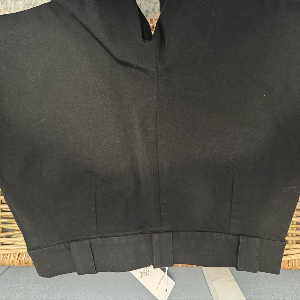Lilly Pulitzer NWT Black Shorts with Gold Buttons. - Picture 5 of 5